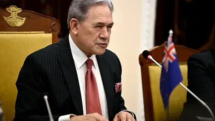 Le ministre néo-zélandais des Affaires étrangères Winston Peters, le 5 juin 2024, au Vietnam. (NHAC NGUYEN / AFP)