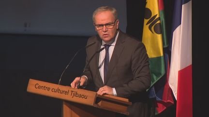 François-Noël Buffet, ministre des Outre-mer a pris la parole au centre culturel Tjibaou jeudi 17 octobre 2024, lors de la conférence sur le plan S2R. (Laura Schintu / NC la 1ère)