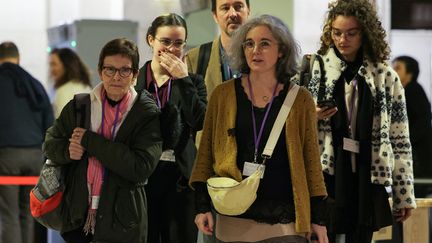 La soeur de Samuel Paty, Gaëlle Paty et sa mère, à la cour d'assises spéciale de Paris, le 8 novembre 2024. (THOMAS SAMSON / AFP)