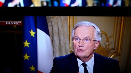 Le Premier ministre Michel Barnier lors d'une interview pour France 2 et TF1, à l'Hôtel Matignon à Paris, le 3 décembre 2024. (JULIEN DE ROSA / AFP)